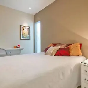  Quarto em Acomodações Particulares 3 - Avenida Carlos Gomes Brasil